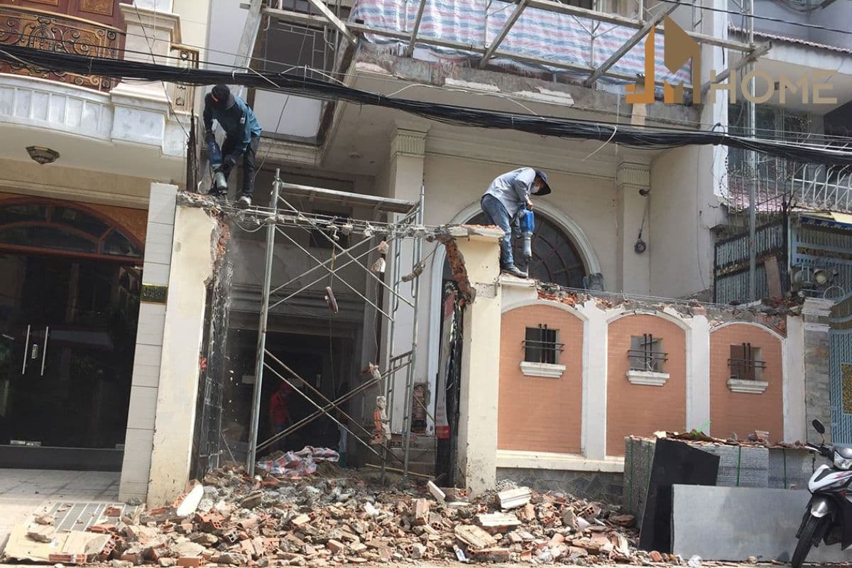 Tìm hiểu tầm quan trọng của thi công tháo dỡ nhà cũ