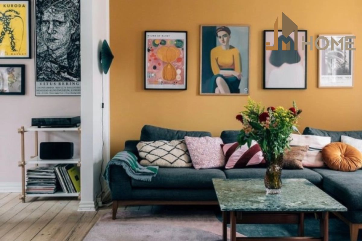 Tường màu vàng chọn sofa màu gì? Gợi ý phối màu đẹp, chuẩn phong cách 14 Sử dụng sofa màu xanh lá cây, đem đến sự tươi mới và đầy sức sống