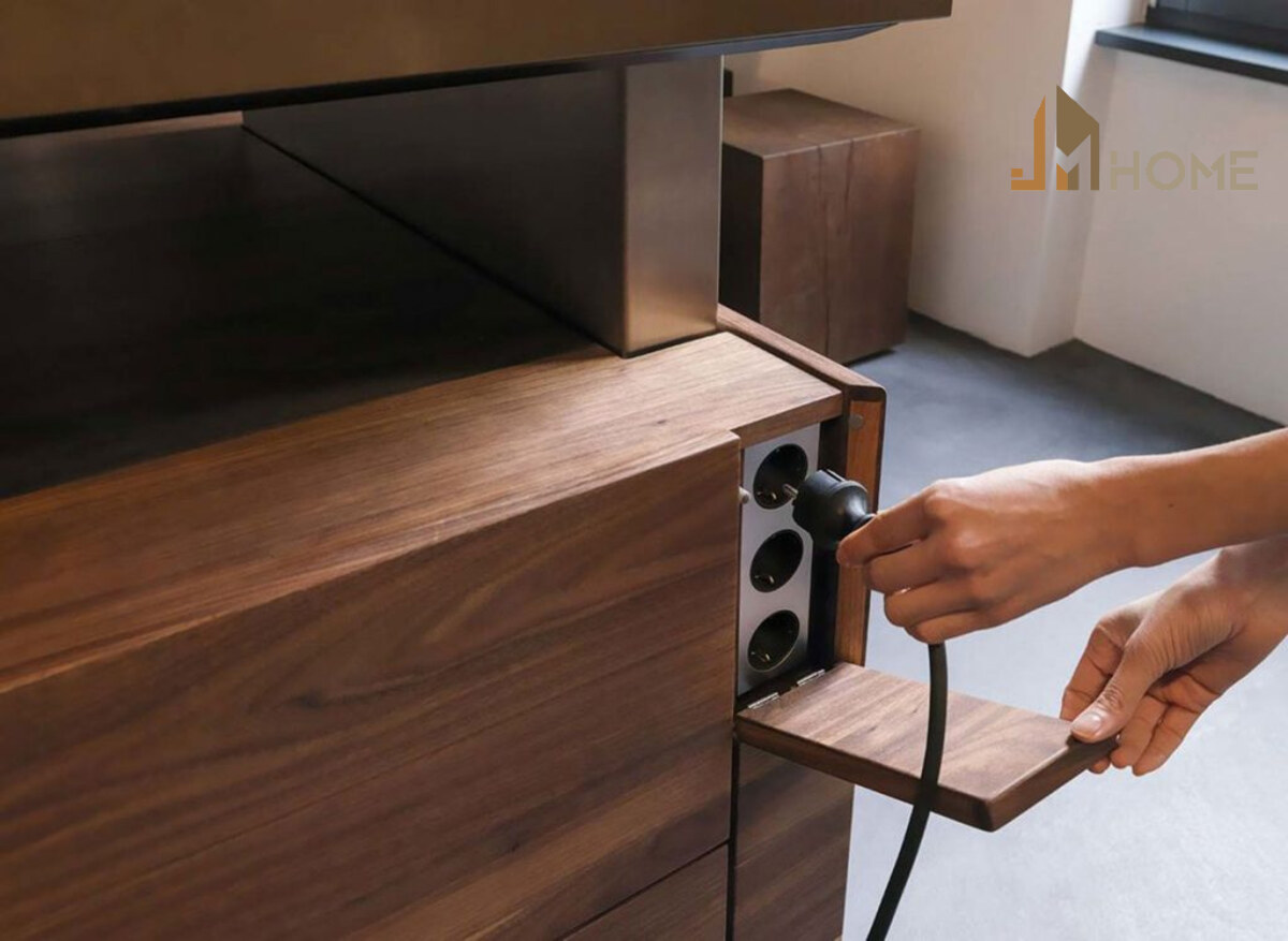 Bố trí ổ điện gây vướng víu chính là một trong 10 sai lầm khi thiết kế bếp dễ mắc phải