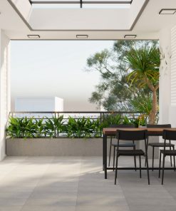 tầng thượng được trang trí thành một góc thư giãn sau những giờ bận bịu làm việc căng thẳng