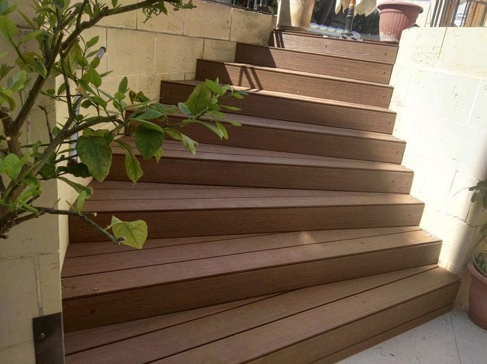 Mẫu thiết kế cầu thang bằng gỗ nhựa ngày càng được sử dụng rộng rãi