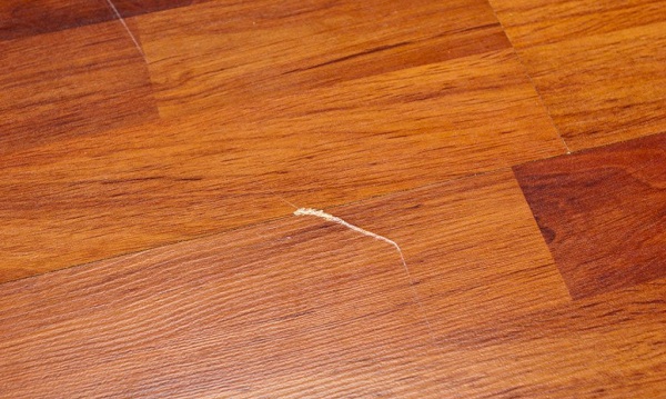 Xoá các vết xước trên bề mặt sơn đồ gỗ