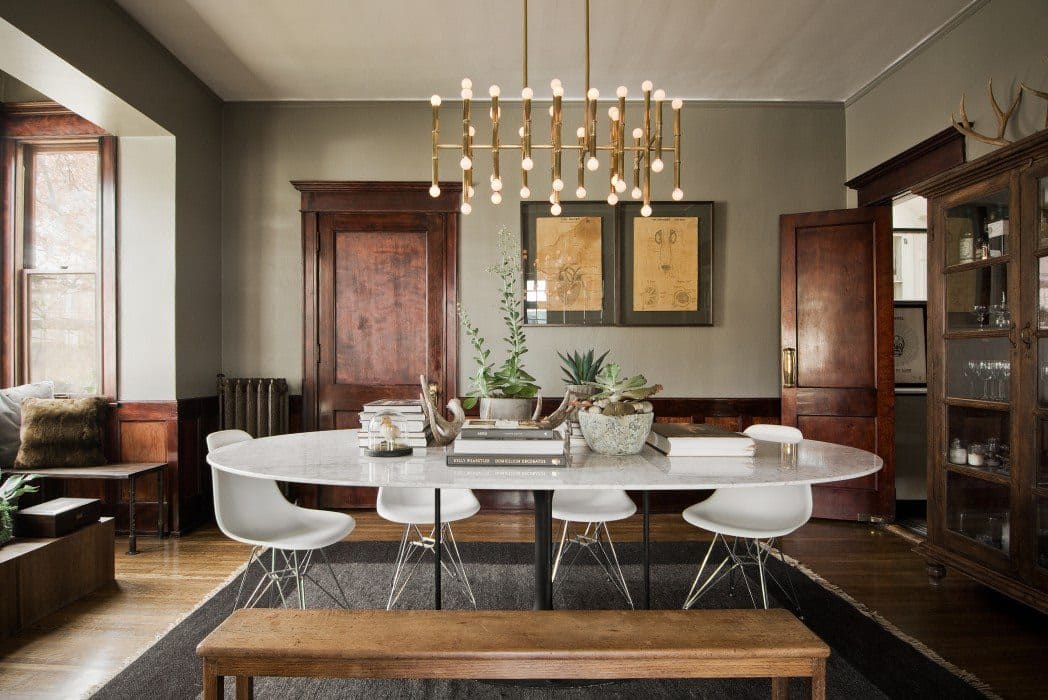 Tone màu tối, màu gỗ chủ đạo tạo nên nét đặc trưng trong Industrial