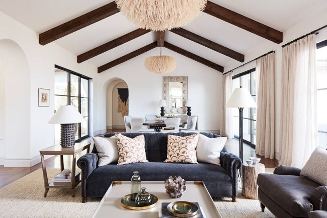 Cửa mái vòm đặc trưng của phong cách thiết kế nội thất Địa Trung Hải