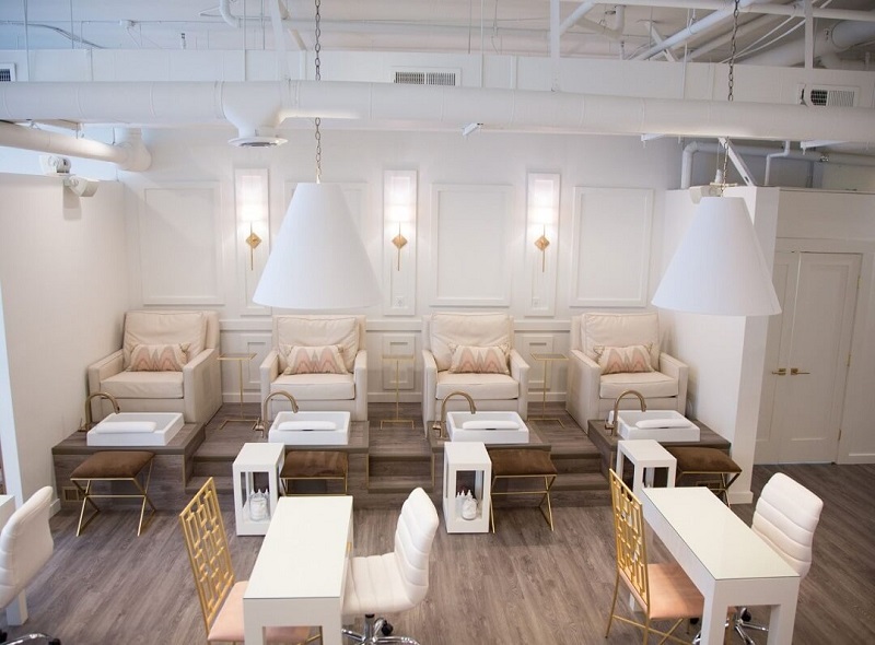 Mẫu thiết kế tiệm nail nhỏ đẹp kiểu Hàn Quốc