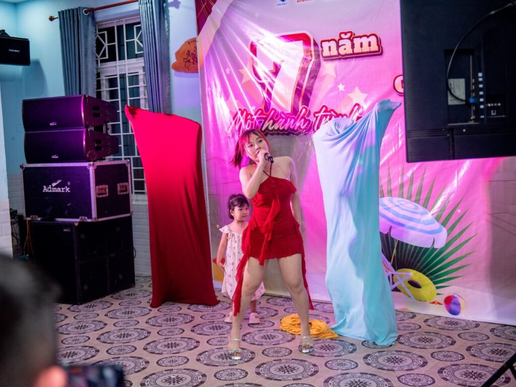 Team Phá Kén đến từ phòng ban Kế toán