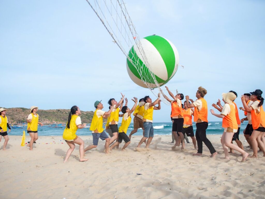 Trò chơi bóng chuyền khổng lồ