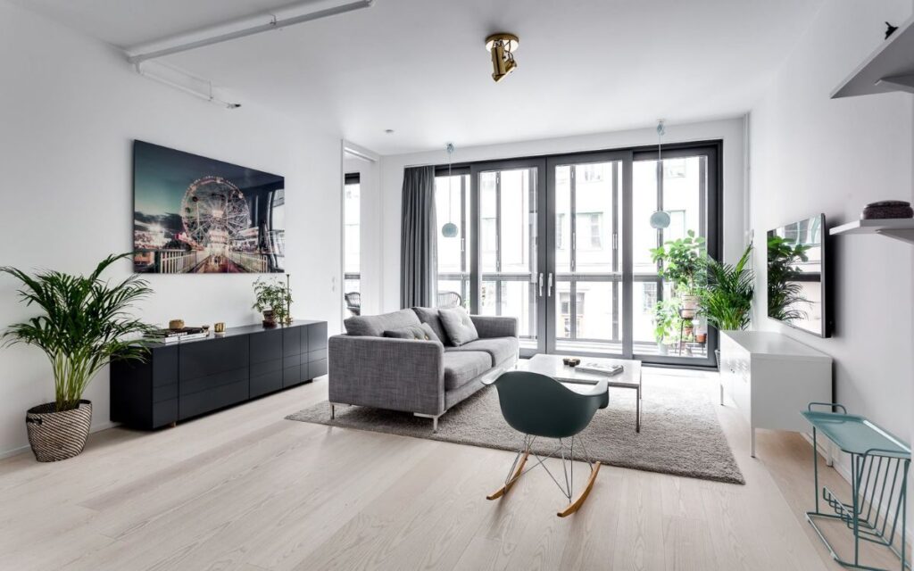 Ghế sofa kết hợp cùng thảm phòng khách tạo nên vẻ đẹp hiện đại