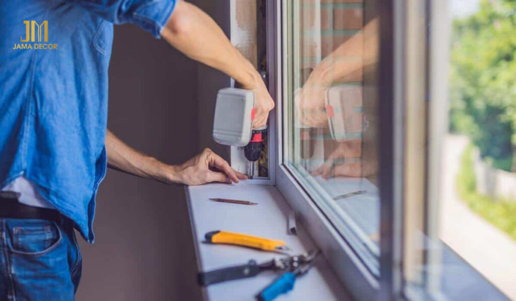 5 Bước quy trình sửa chữa cải tạo nhà phố chuẩn nhất 2 Tu sửa lại lại cửa kính bị hư hỏng