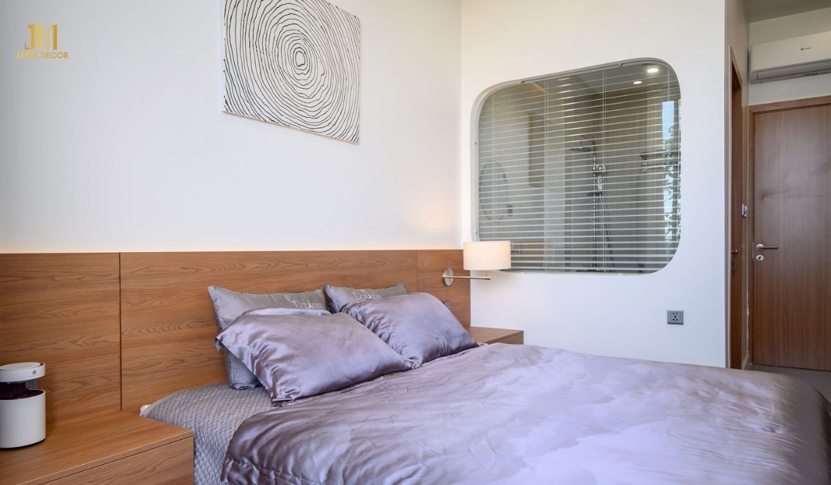 Nên đặt giường ở sát tường để cảm nhận được sự an toàn