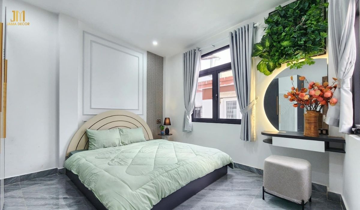 Không gian thoáng và rộng rãi nhờ kết hợp ánh sáng tự nhiên với gương soi