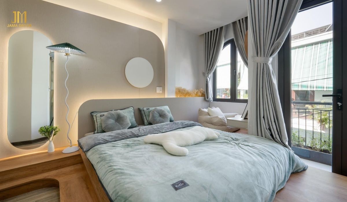 Không đặt giường đối diện gương gây phản chiếu năng lượng, gây gián đoạn giấc ngủ vợ chồng