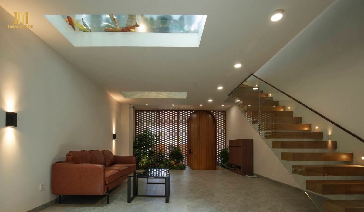 Không gian nhà phòng khách nhà ống tối giản, chỉ tập trung sử dụng những nội thất quan trọng