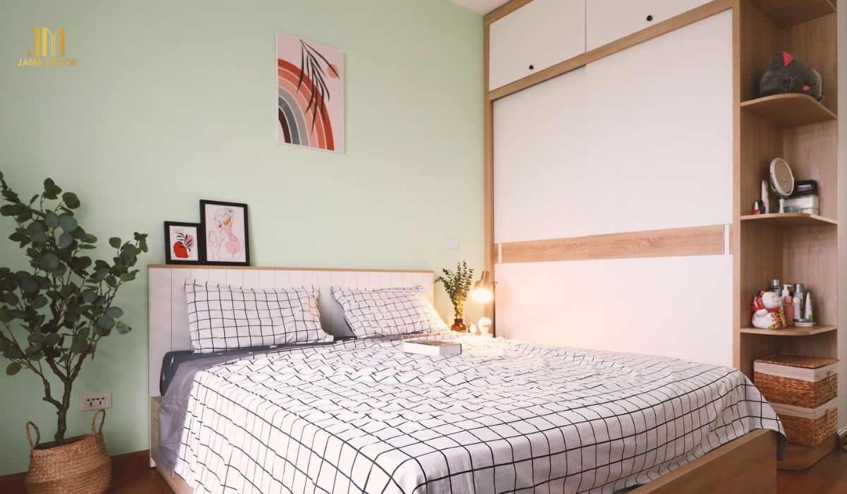 Giường tích hợp ngăn kéo, kệ sách gắn tường, bàn trang điểm kết hợp bàn làm việc giúp tối ưu diện tích phòng ngủ hoàn hảo