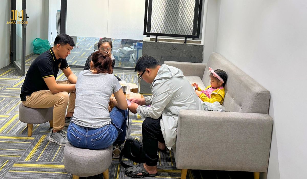 Khách hàng được tư vấn trực tiếp tại văn phòng JAMA cùng với các kiến trúc sư