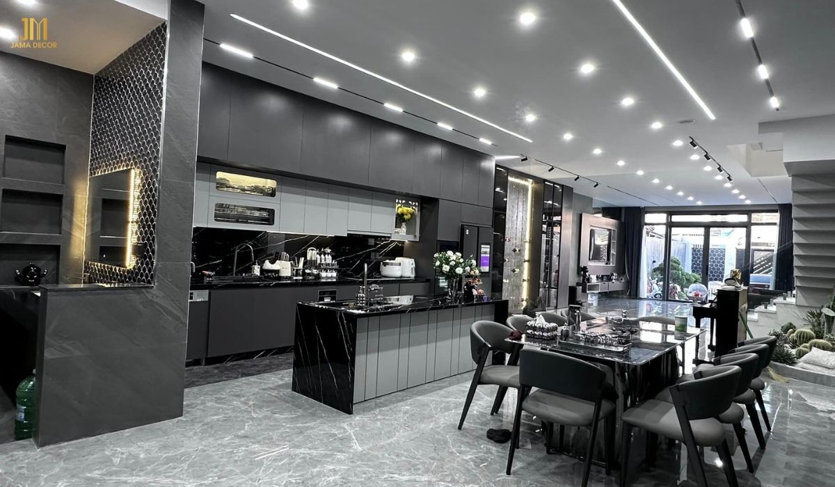 Đồ nội thất bếp sang trọng thường được làm từ chất liệu cao cấp, có độ bền cao, đảm bảo sự thoải mái, dễ chịu