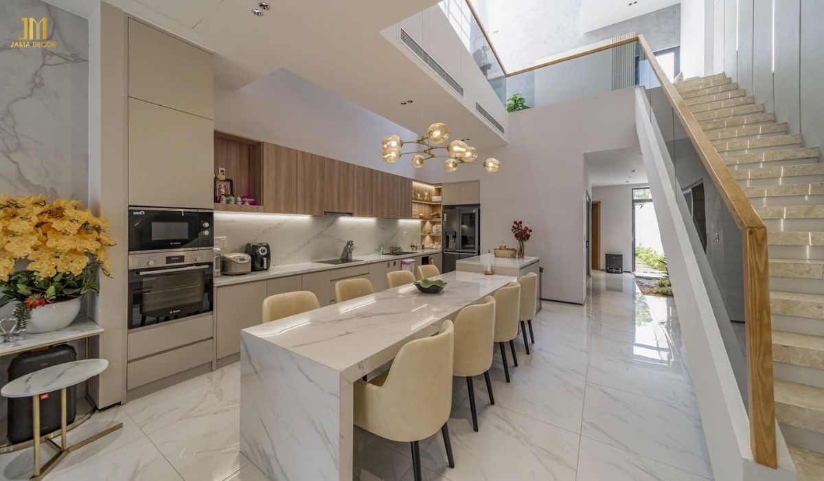 Gam màu sáng như trắng, be, xám nhạt,... là lựa chọn phổ biến trong trang trí nội thất nhà bếp theo phong cách hiện đại