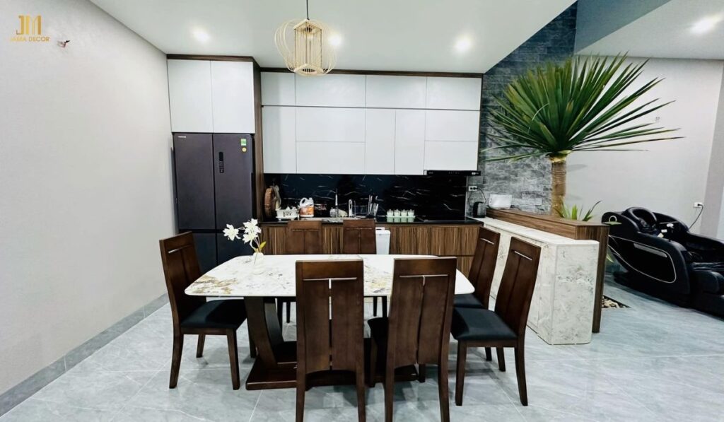 Bếp tối giản thì chọn nội thất đơn giản, không quá rườm rà, màu sắc.