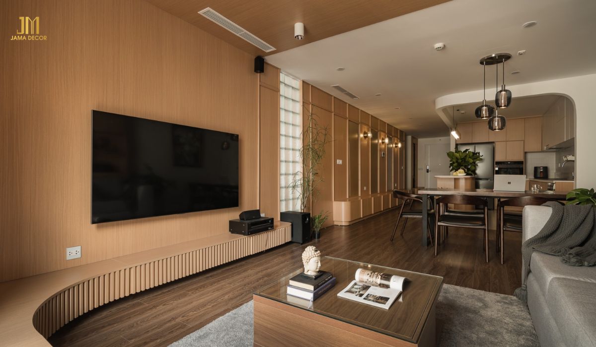 Mẫu phòng khách liền bếp này sử dụng gam màu trầm ấm, sang trọng kết hợp nội thất được thiết kế tinh xảo, tỉ mỉ