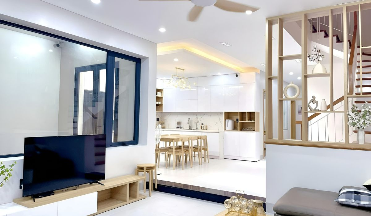 Thiết kế phòng khách liền bếp giúp cho việc di chuyển giữa hai khu vực trở nên thuận tiện hơn