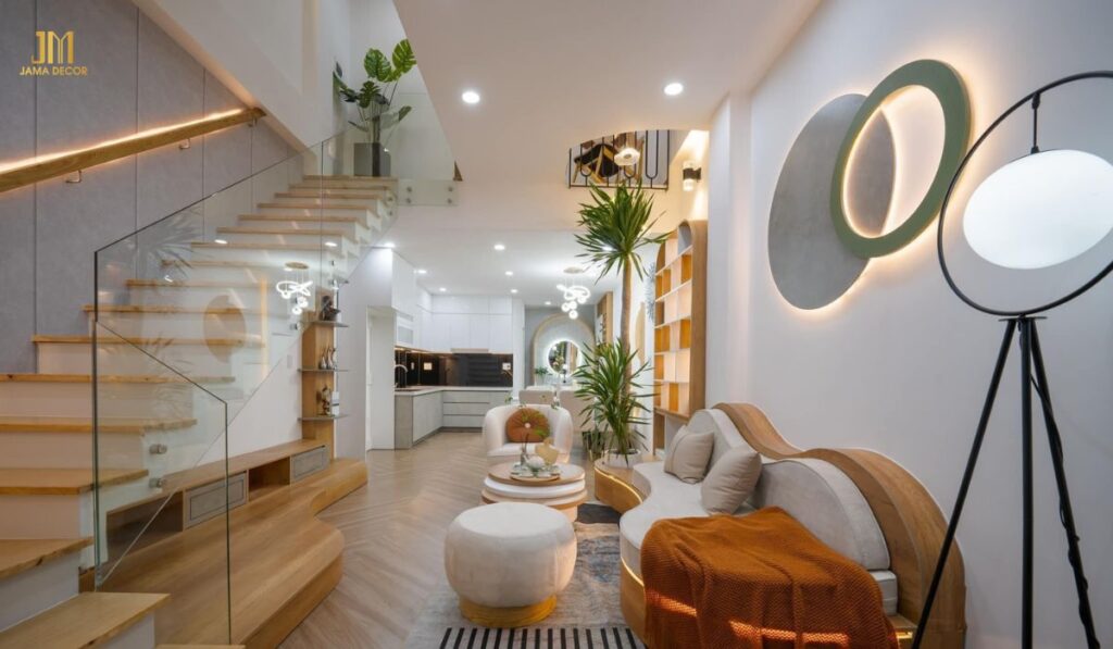 Đối với phòng khách liền bếp nhà ống, nên lựa chọn những gam màu sáng, trung tính như trắng, xám, be,... để tạo cảm giác rộng rãi và thoáng mát