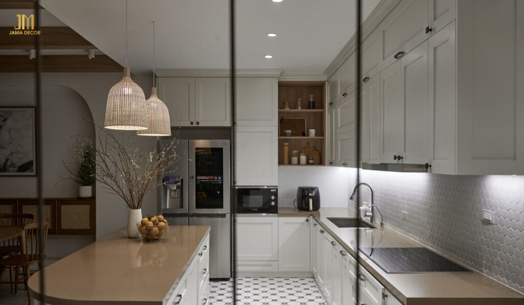 Bếp chữ L tích hợp nơi chứa đồ dùng nhà bếp giúp bạn tiết kiệm thời gian nấu nướng
