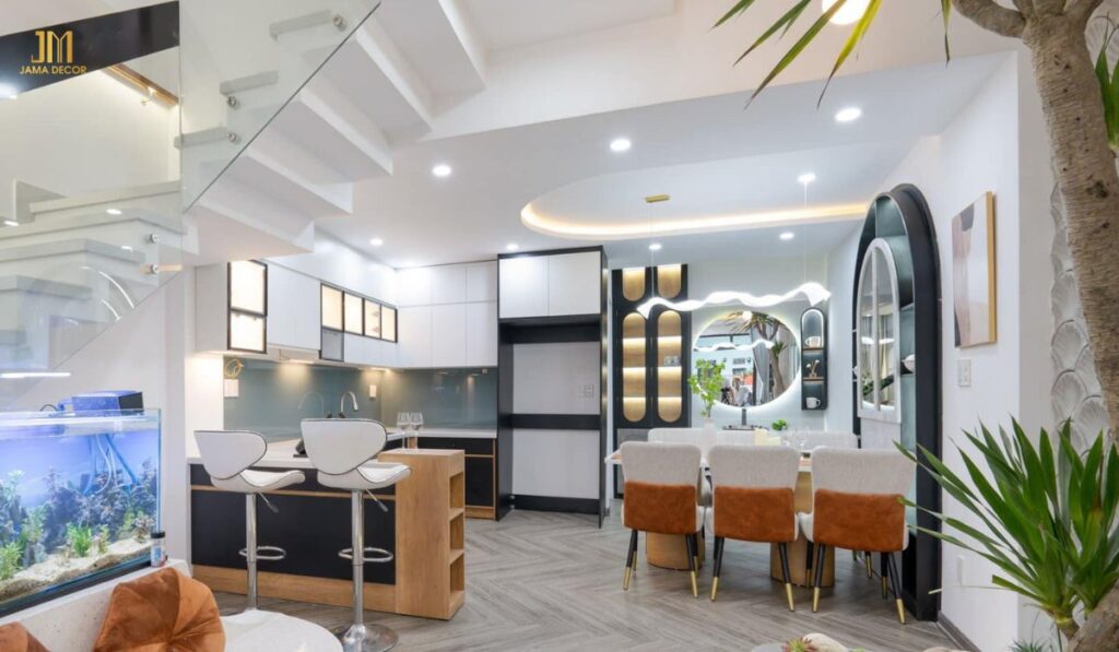 Với thiết kế chữ U, không gian bếp trở nên rộng rãi, thông thoáng và tiện nghi hơn