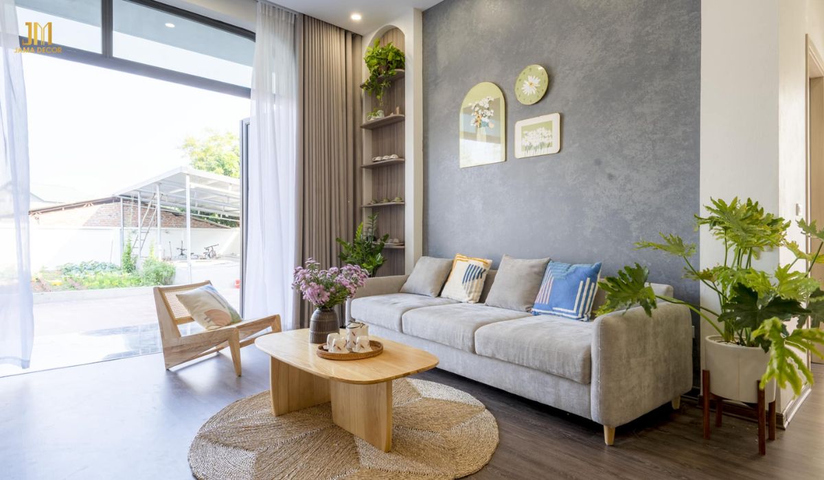 Cây xanh giúp không gian phòng khách trở nên tươi mát và tràn đầy sức sống