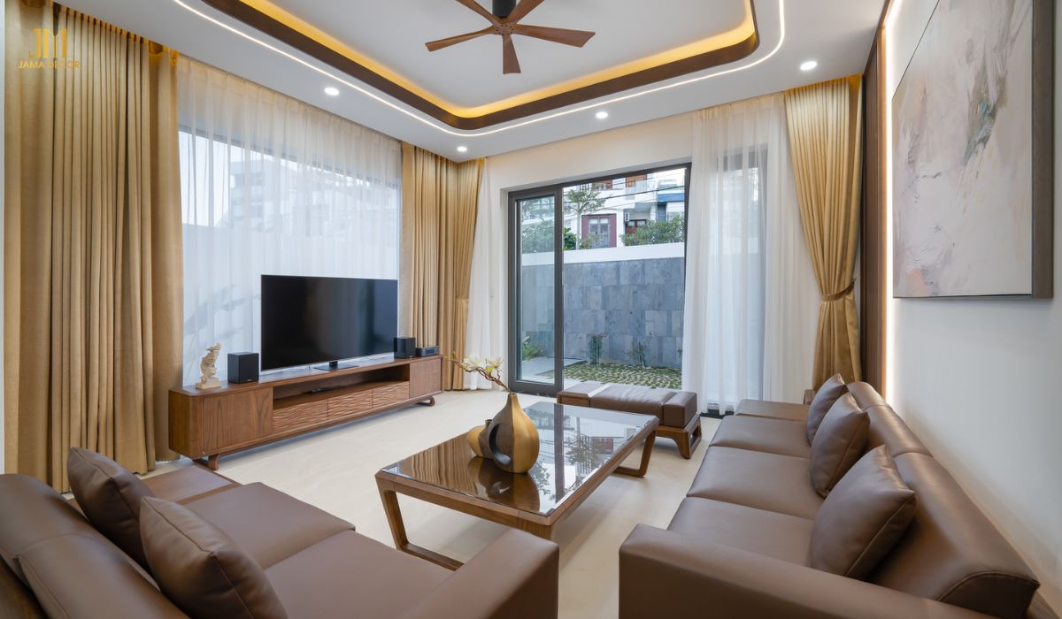 Đồ đạc trong phòng khách cần được sắp xếp khoa học, hợp lý, đảm bảo thuận tiện cho việc di chuyển và sinh hoạt của mọi người