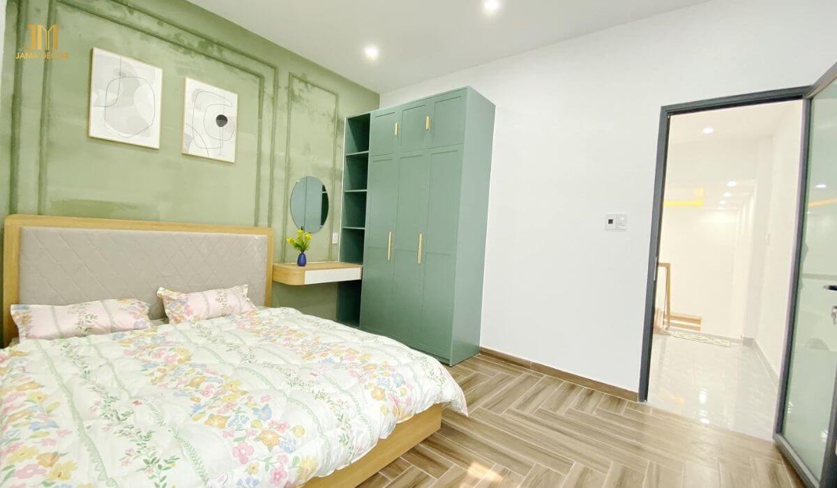 Phòng ngủ hiện đại đặt trên gác lửng sau hơn hai tháng thi công cải tạo
