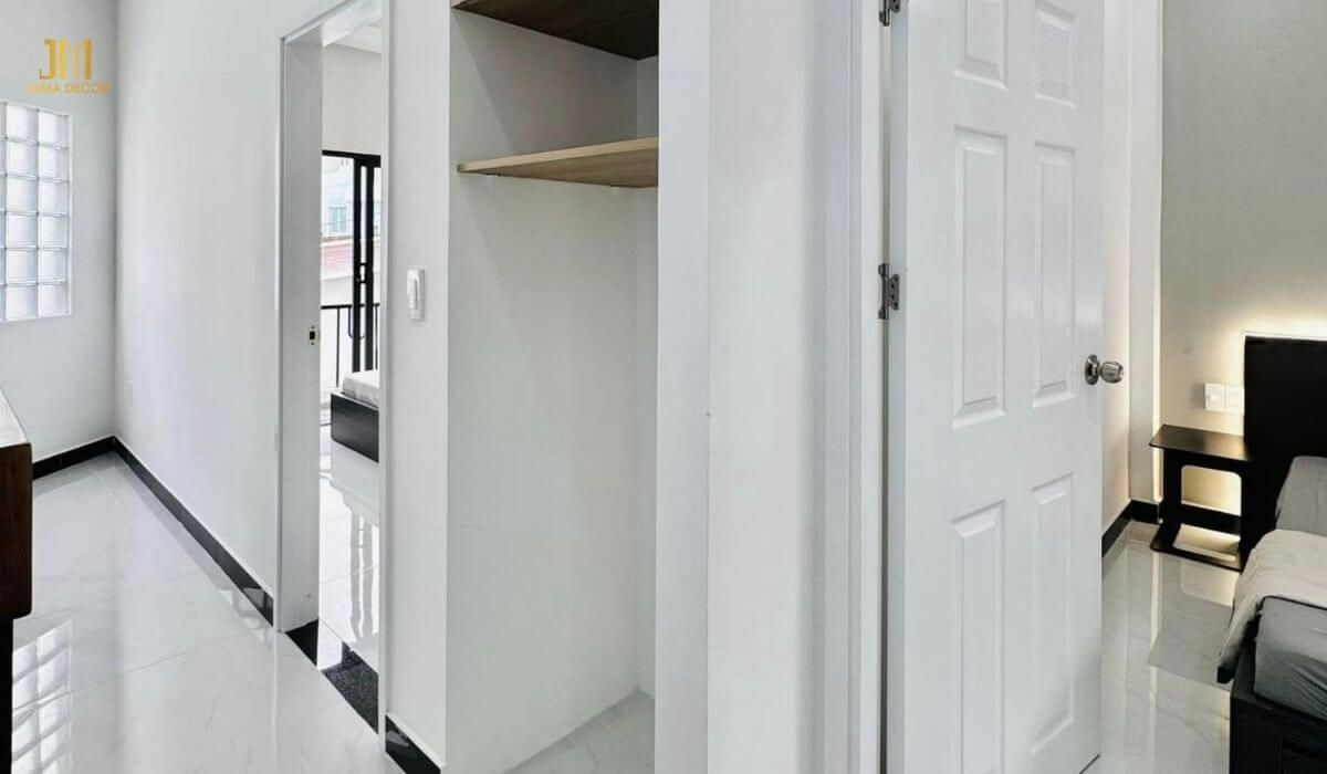 Không gian đồng nhất với tone màu trắng sạch sẽ là một xu hướng thiết kế nội thất đang được ưa chuộng hiện nay