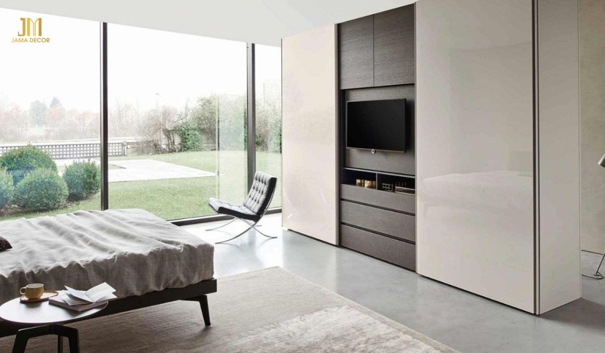 Một thiết kế độc đáo với sự kết hợp hoàn hảo giữa tủ quần áo và kệ tivi, mang đậm nét tân cổ điển