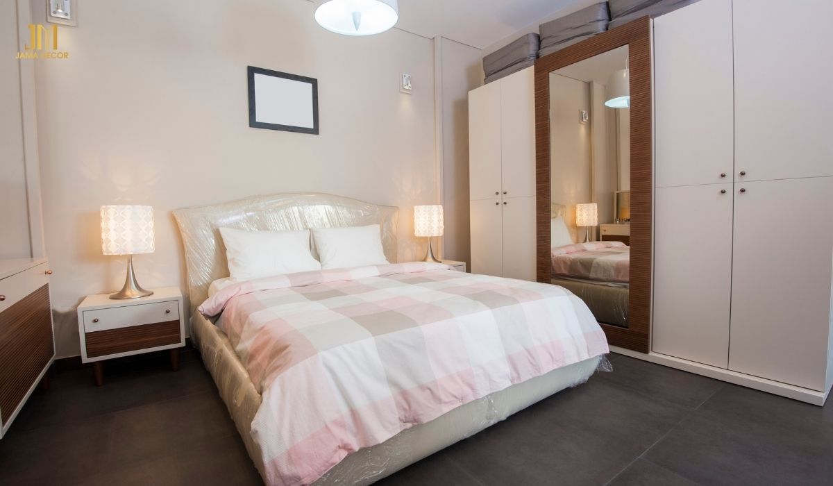 Mẫu tủ bằng gỗ công nghiệp được phối với gương làm tăng thêm sự sang trọng, tạo điểm nhấn trang trí trong phòng