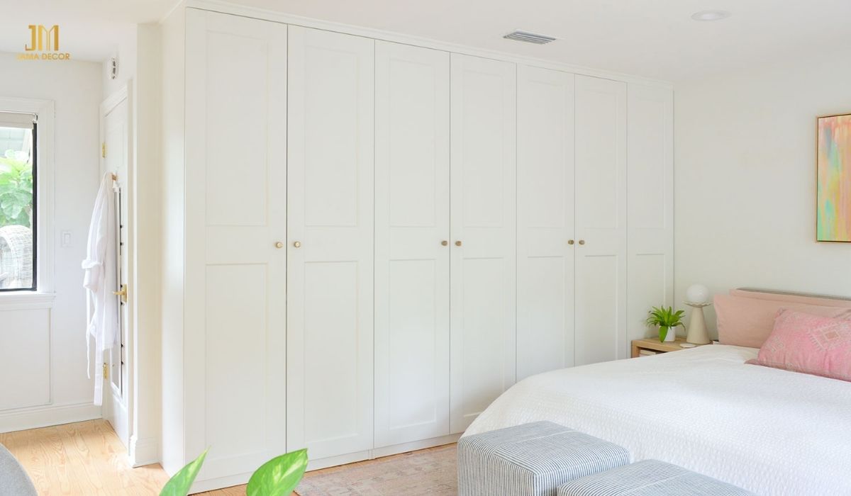 Lý do khiến tủ quần áo âm tường được rất nhiều người lựa chọn chính là khả năng tiết kiệm không gian