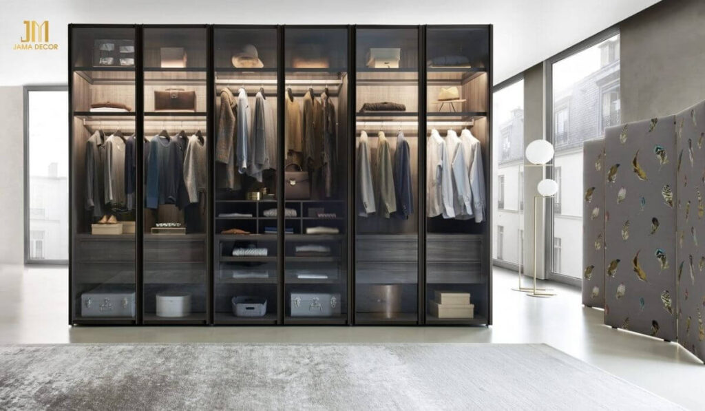 Tránh sử dụng dung dịch chứa chất tẩy mạnh có thể làm hại đến bề mặt kính của tủ
