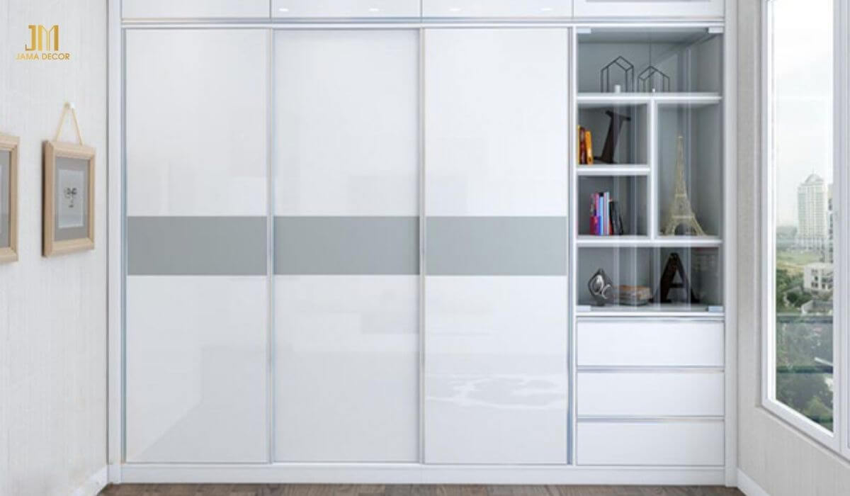 Tủ quần áo cửa lùa 4 cánh được kết hợp với tủ xây âm tường giúp tối ưu không gian nhất có thể