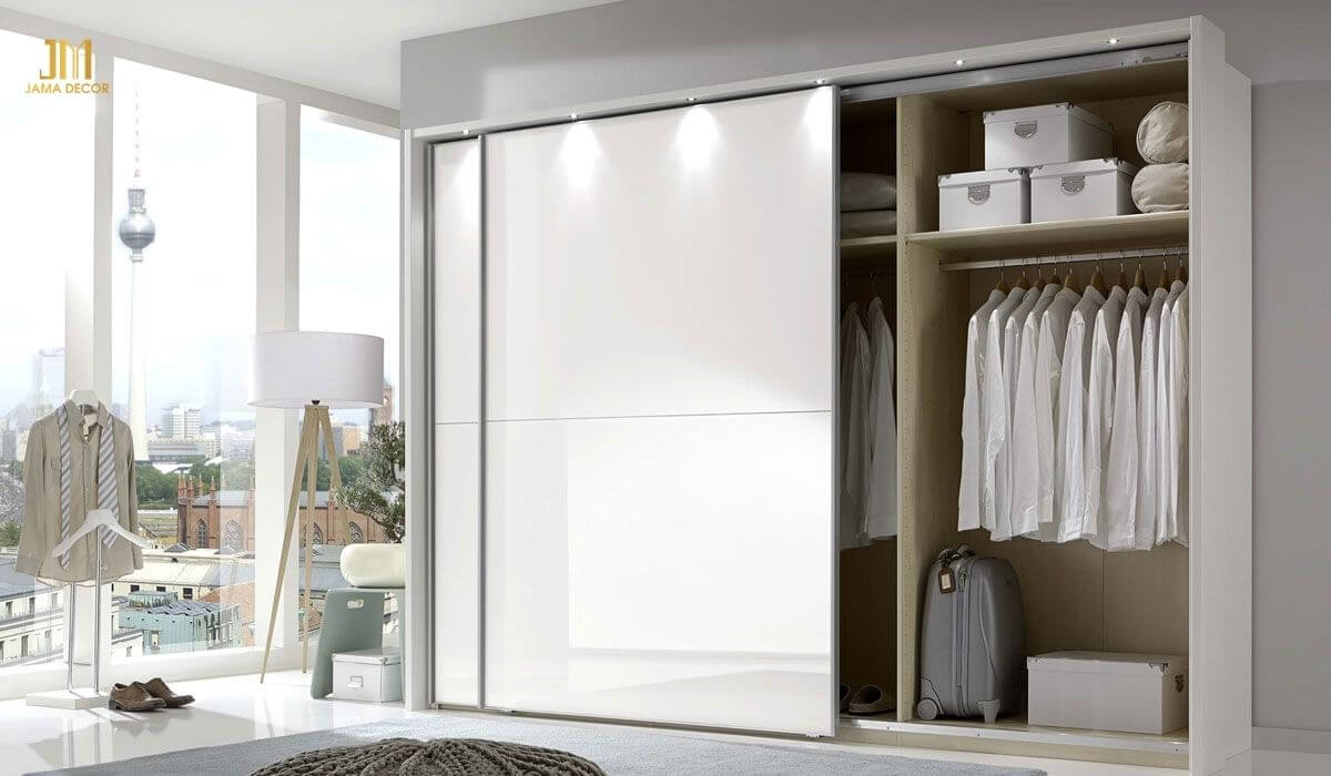 Tủ quần áo cửa lùa màu trắng 2 cánh bằng gỗ công nghiệp tạo vẻ sang trọng và làm sáng căn phòng