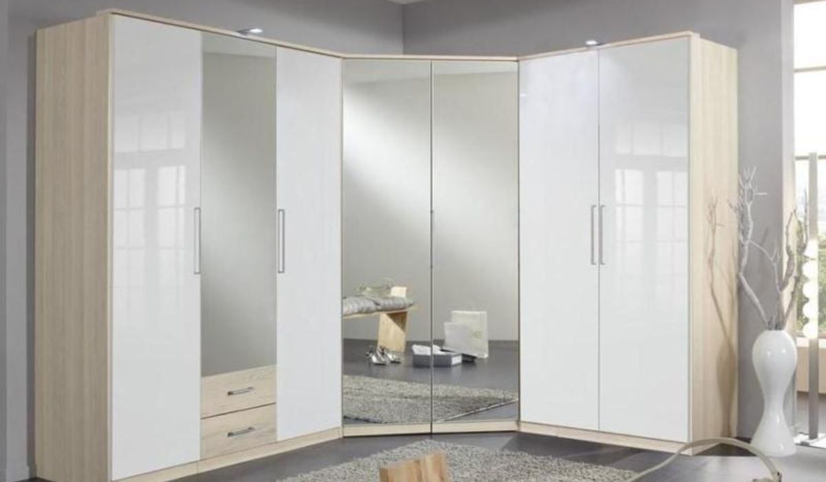 Không gian cả căn phòng trở nên bừng sáng với tủ quần áo kết hợp gương