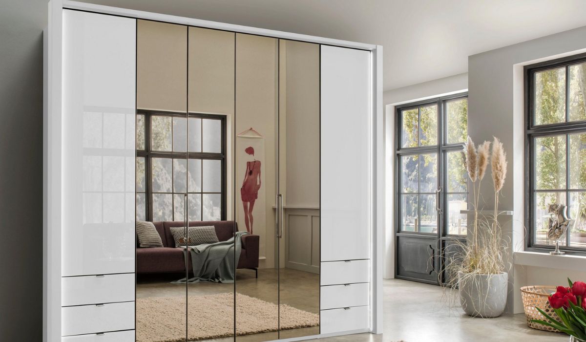 Tủ quần áo có gương làm cho không gian phòng như được nới rộng thêm