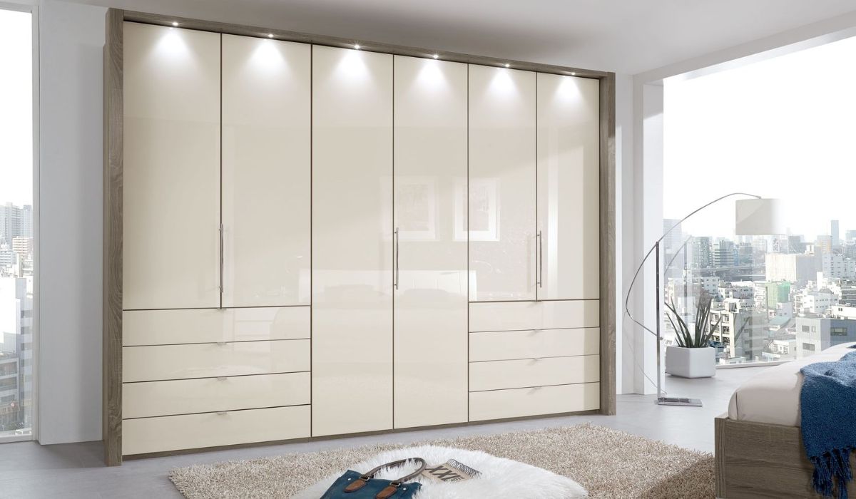 Kiểu tủ Acrylic được thiết kế kịch trần bắt mắt và lôi cuốn