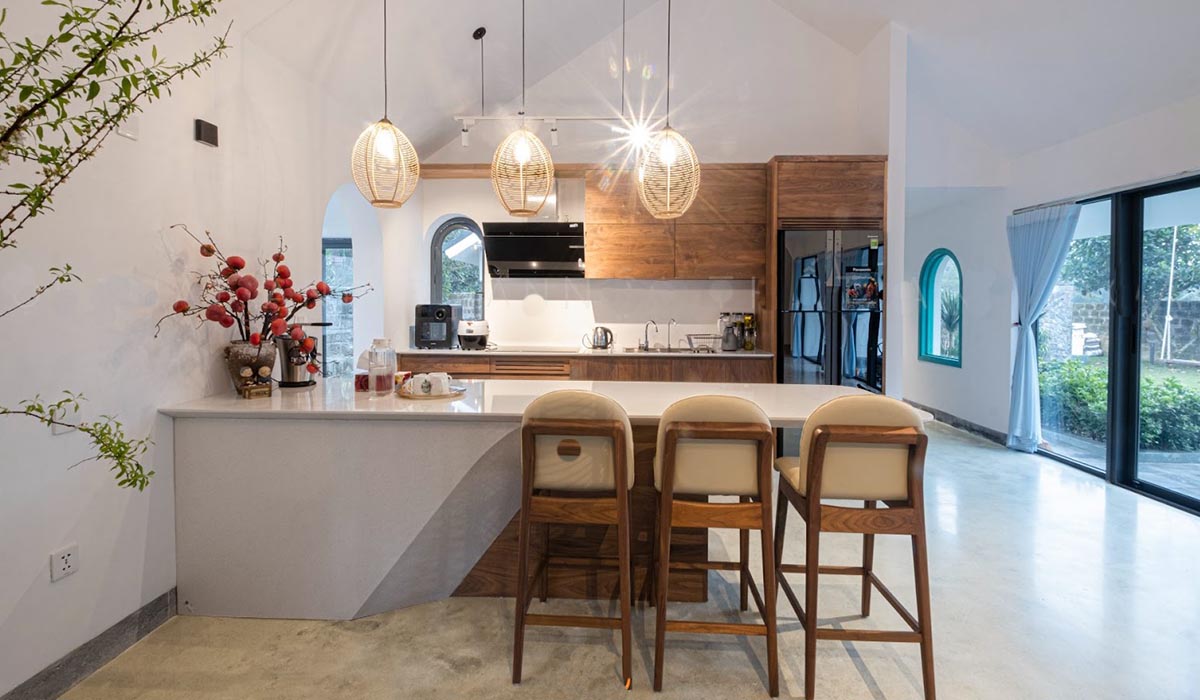 Nguồn ánh sáng thiên nhiên có thể giúp khu bếp trở nên thoáng đãng hơn