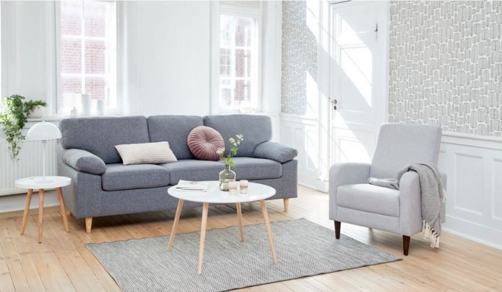 Mẫu bàn cafe tròn rất an toàn, phù hợp với gia đình có trẻ em