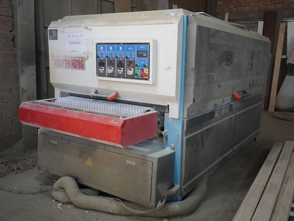 Xưởng sản xuất nội thất gỗ công nghiệp theo yêu cầu 6 máy chà nhám tự động tại xưởng mộc JAMA