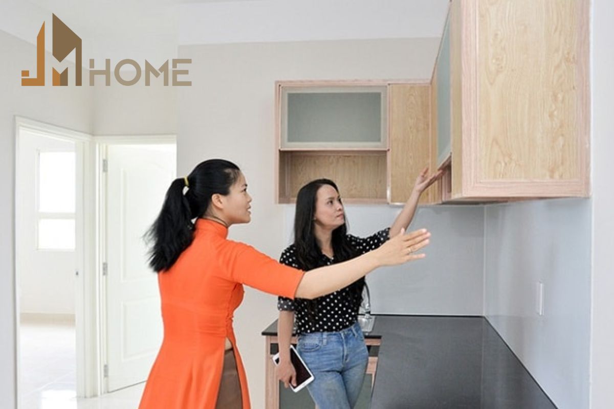 Kiểm tra và bàn giao căn hộ đã cải tạo xong cho chủ nhà