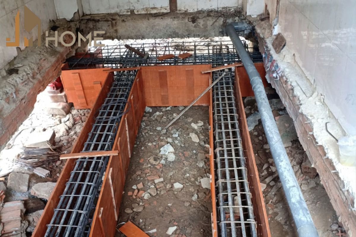 Cải tạo nhà cấp 4 thành 2 tầng đẹp giá rẻ 2025 - JamaHome 10 Gia cố móng nhà và hệ thống chịu lực là phần quan trọng khi tiến hành cải tạo