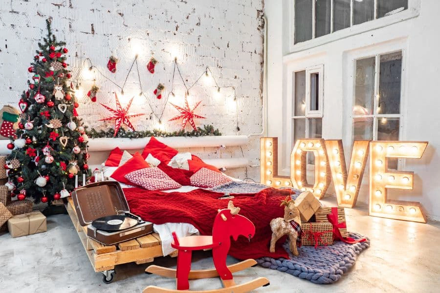 Cách trang trí phòng ngủ giáng sinh đẹp lung linh, ấm cúng