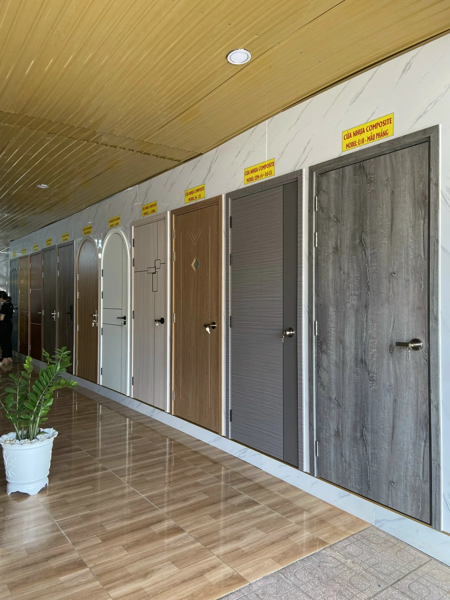 Trang trí cửa phòng ngủ: Bí quyết tạo không gian nghỉ ngơi hoàn hảo năm 2025