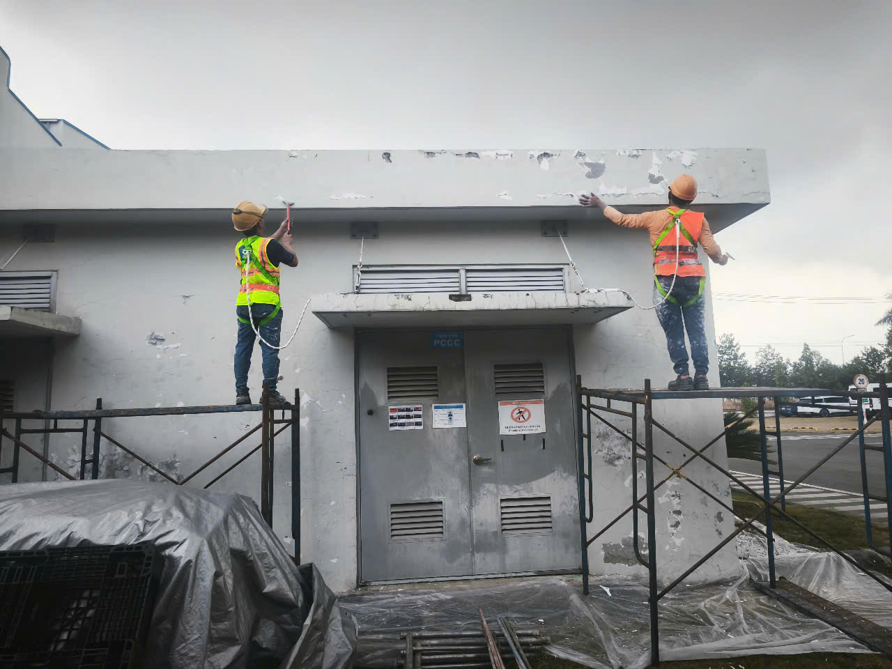 Cách chống thấm chống nứt khi cải tạo nhà phố cũ hiệu quả nhất