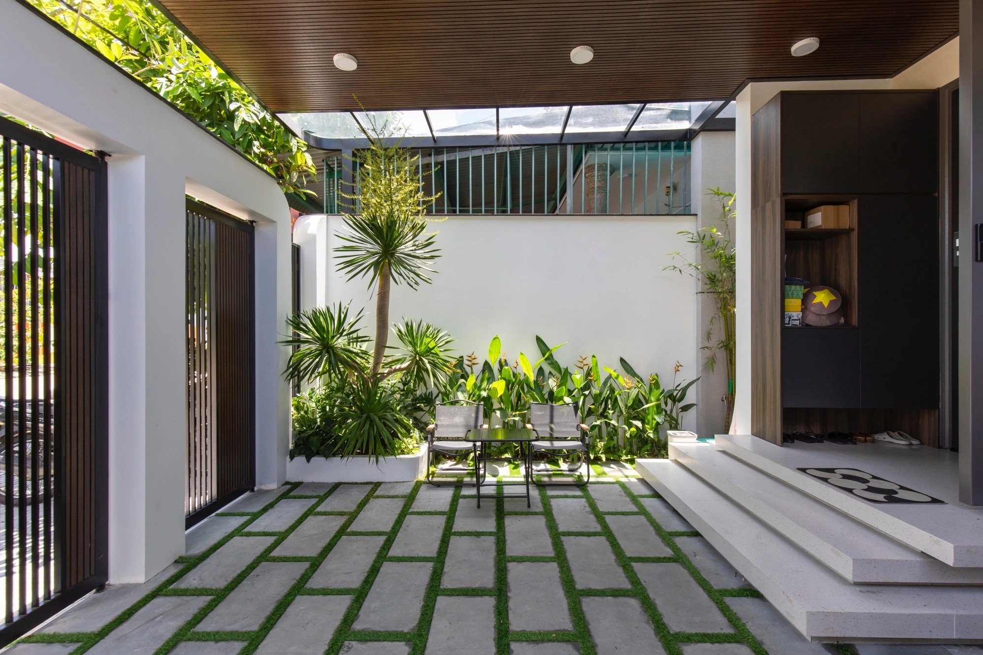 Thiết kế phòng ngủ – làm việc – phòng thờ hài hòa trên tầng mớ