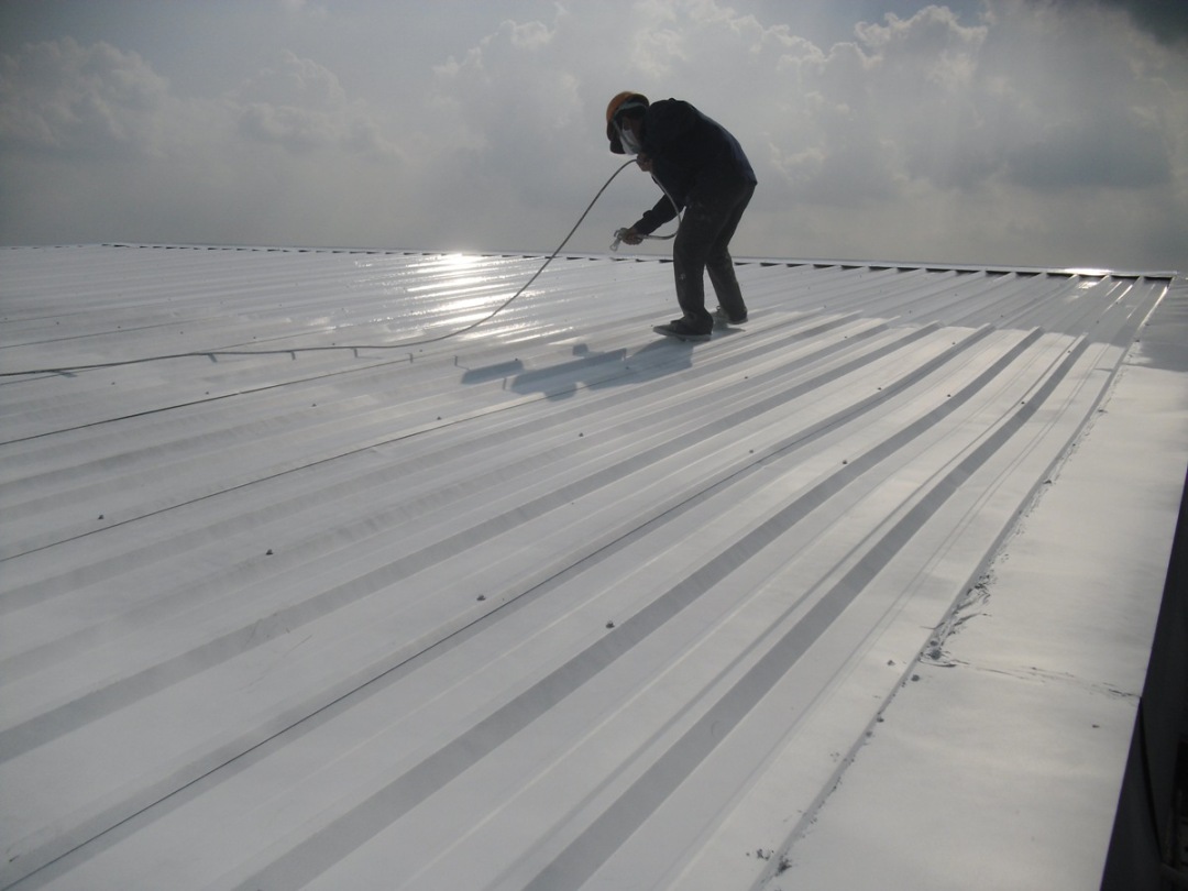 Thấm dột lâu năm là nguyên nhân khiến nhà cũ nhanh xuống cấp